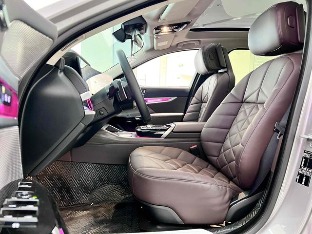 BMW M8 2023 car image #7