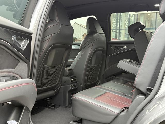 Audi Q5 e-tron 2023 immagine di auto #7