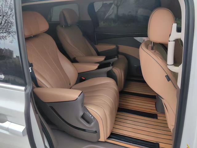 Denza X 2023 car image #7