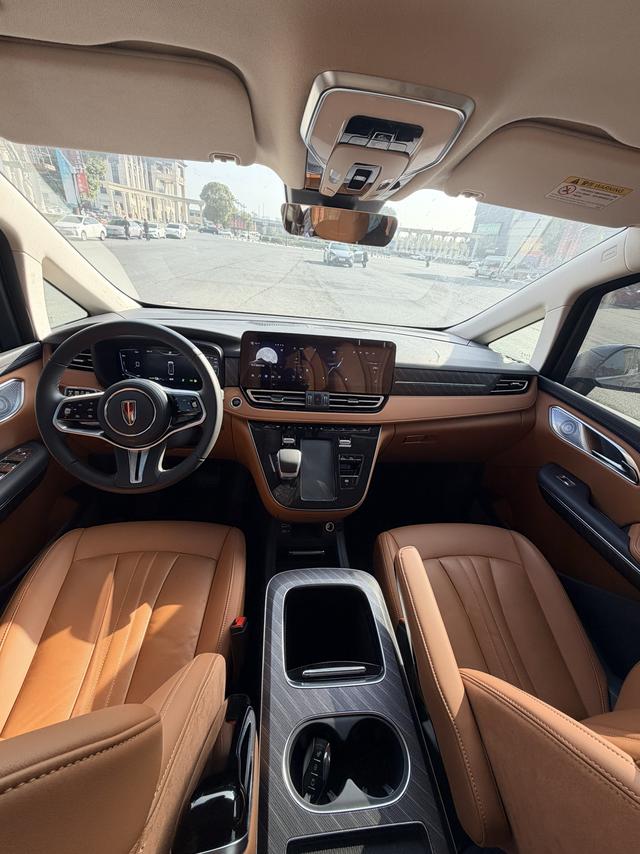 HongQi HQ9 PHEV 2025 #7 HongQi HQ9 PHEV 2025 car image #7