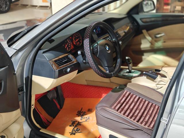 BMW X7 M60i 2010 car image #7