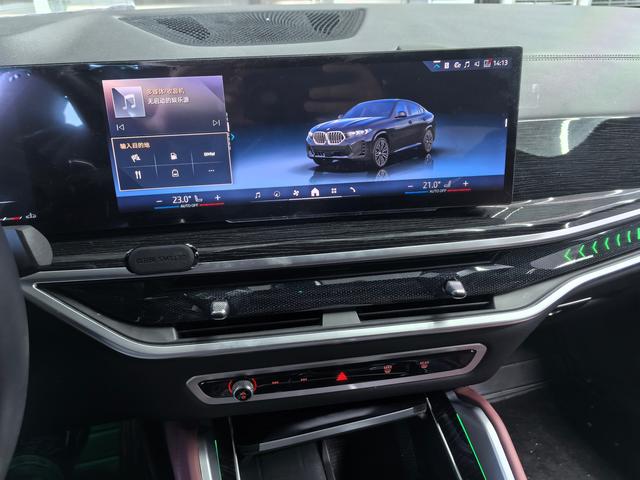 BMW iX M60 2023 car image #7