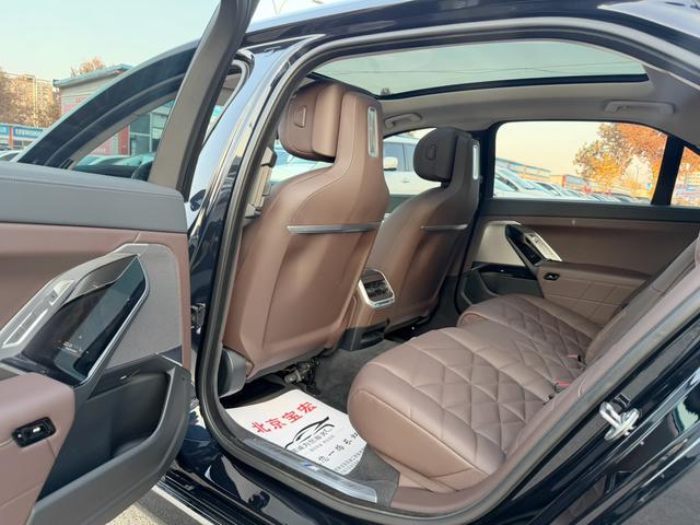 BMW iX M60 2023 car image #7