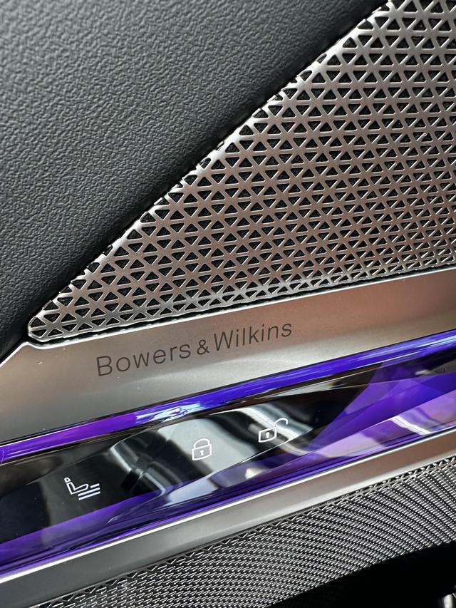 BMW i7 M70L 2024 #7 BMW i7 M70L 2024 car image #7