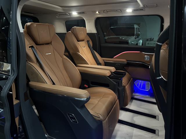 HongQi HQ9 2023 #7 HongQi HQ9 2023 car image #7