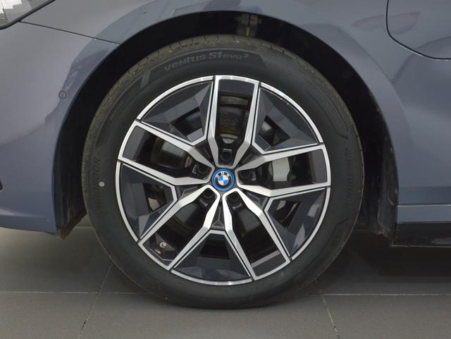 BMW i5 2024 car image #7