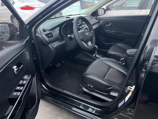 Kia K2 2013 car image #7