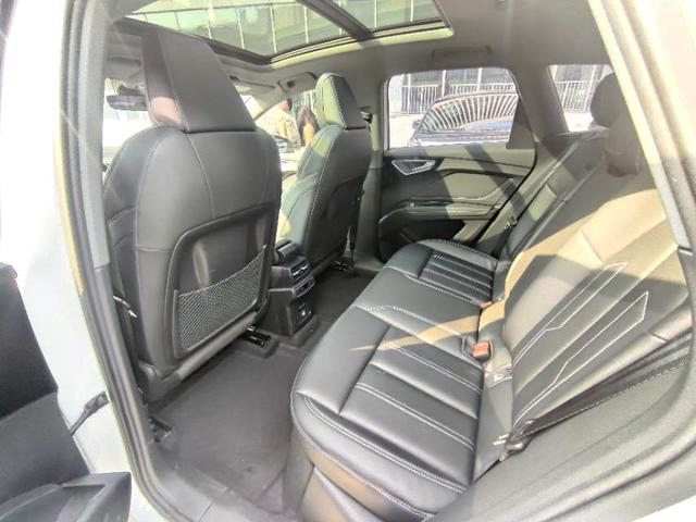 Audi Q4 e-tron 2024 صورة سيارة #7