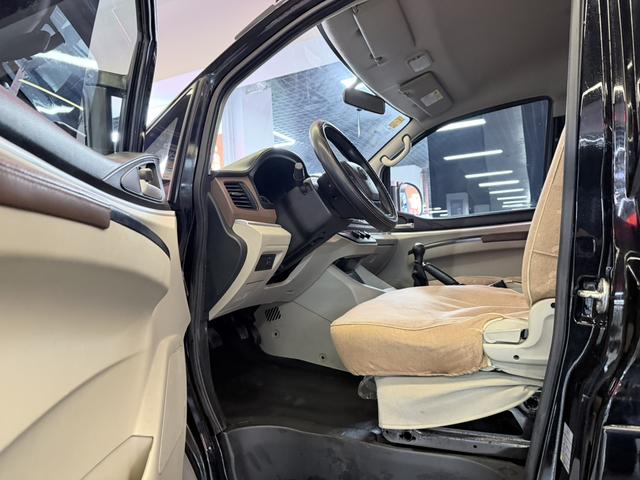 Forthing Lingzhi 2021 #7 Forthing Lingzhi 2021 car image #7