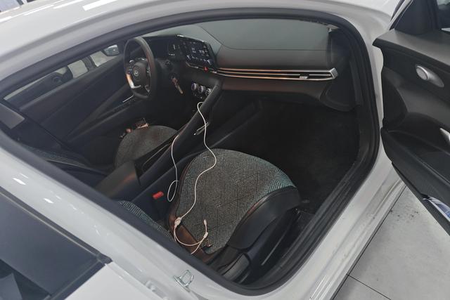 Hyundai Elantra 2025 car image #7