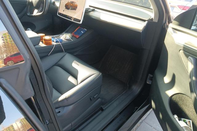 Tesla Model Y 2023 car image #7