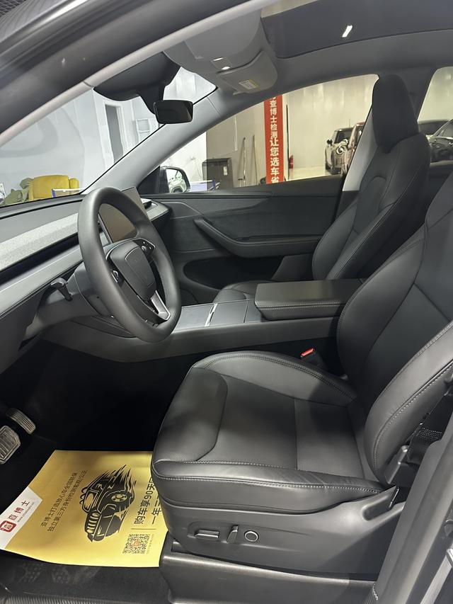 Tesla Model Y 2025 car image #7