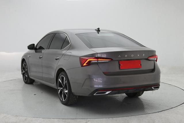 Skoda Octavia 2023 #7 Skoda Octavia 2023 car image #7