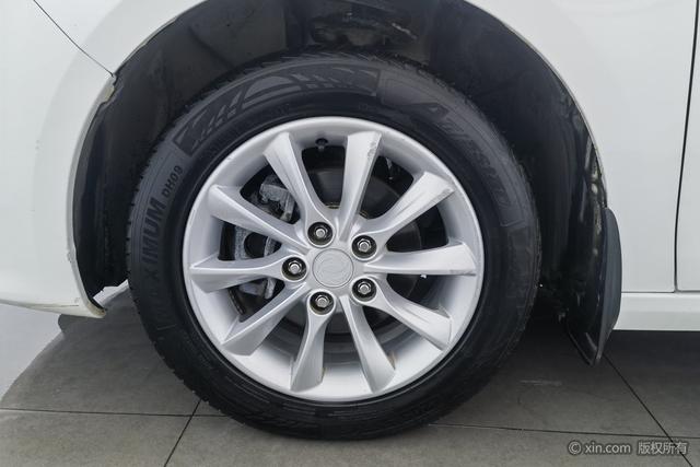 Forthing JOYEAR S50 2015 car image #7