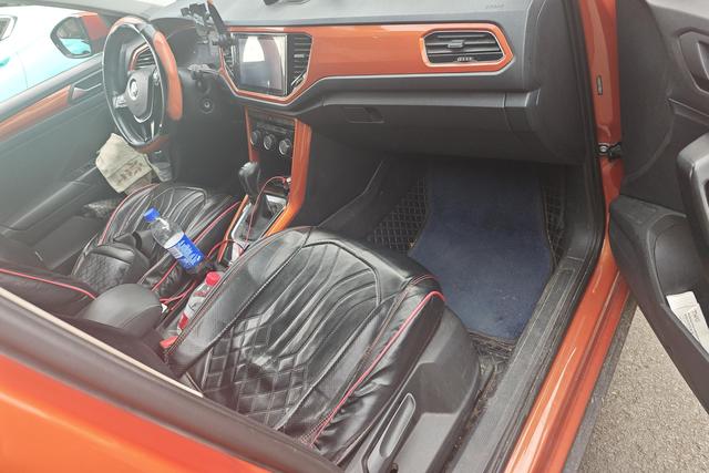 Volkswagen T-Roc 2018 car image #7