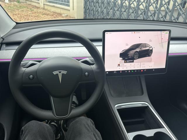 Tesla Model Y 2023 #7 Tesla Model Y 2023 car image #7