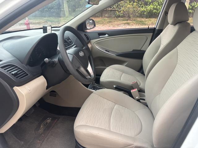 Hyundai Reina 2015 car image #7