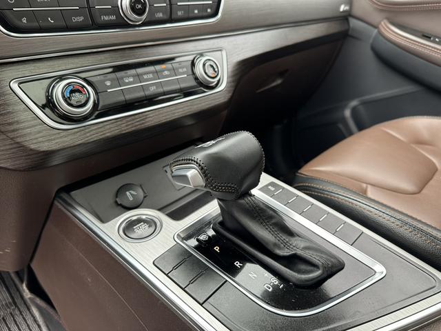 Forthing JOYEAR X6 2017 car image #7