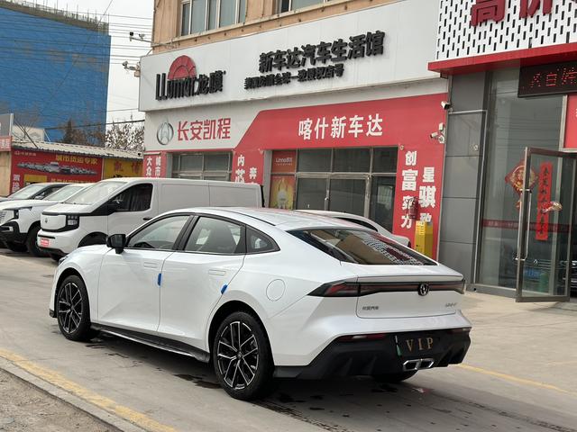 Changan UNI-V iDD 2025 car image #7