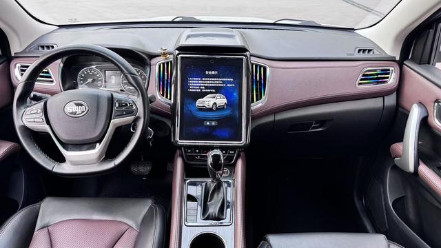 SWM斯威汽车 SWM斯威X7 2018 汽车图片 #7