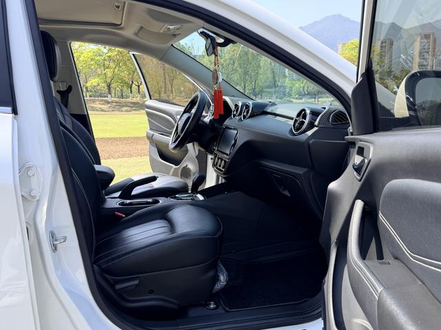 Soueast DX3 2020 car image #7