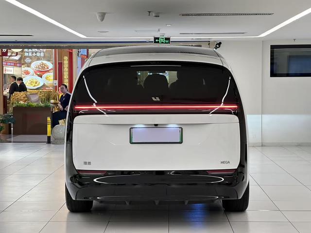 理想汽车 理想MEGA 2025 汽车图片 #7
