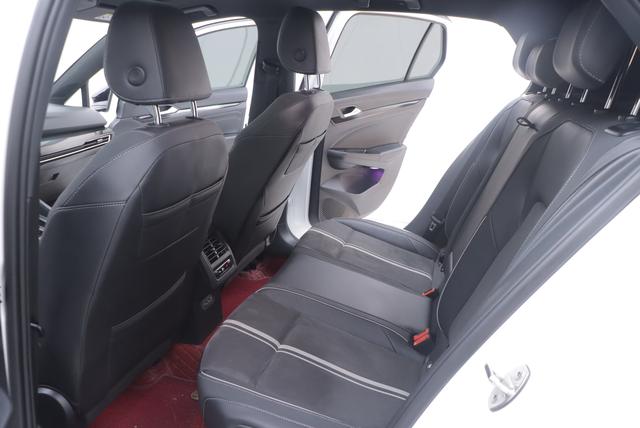 Volkswagen Golf 2023 car image #7