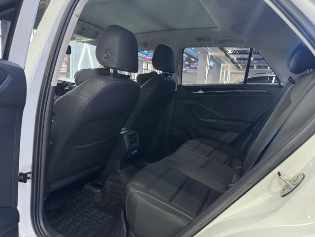 Volkswagen T-Roc 2020 car image #7