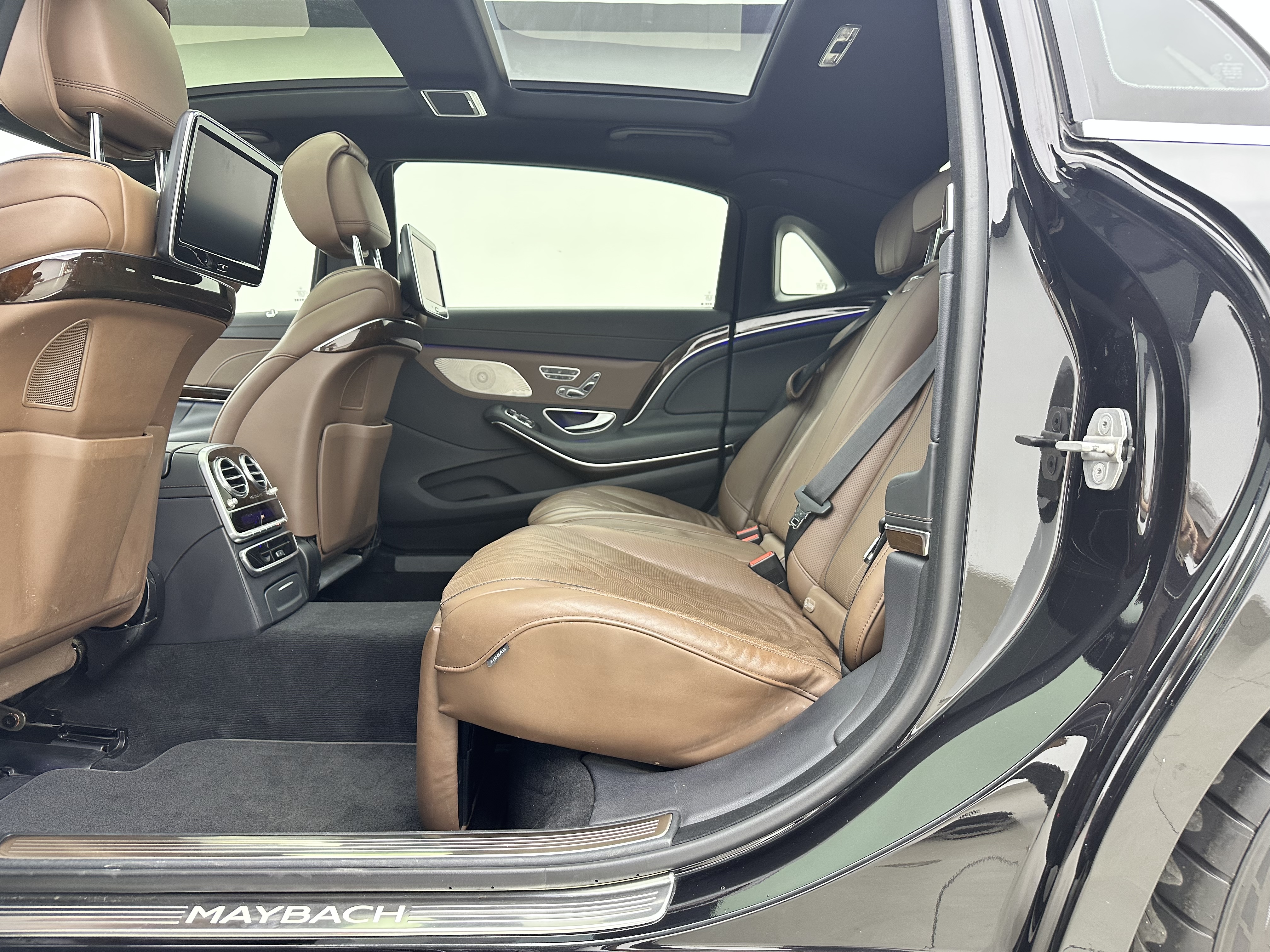 Mercedes-Benz Maybach S Class 2016 car image #7