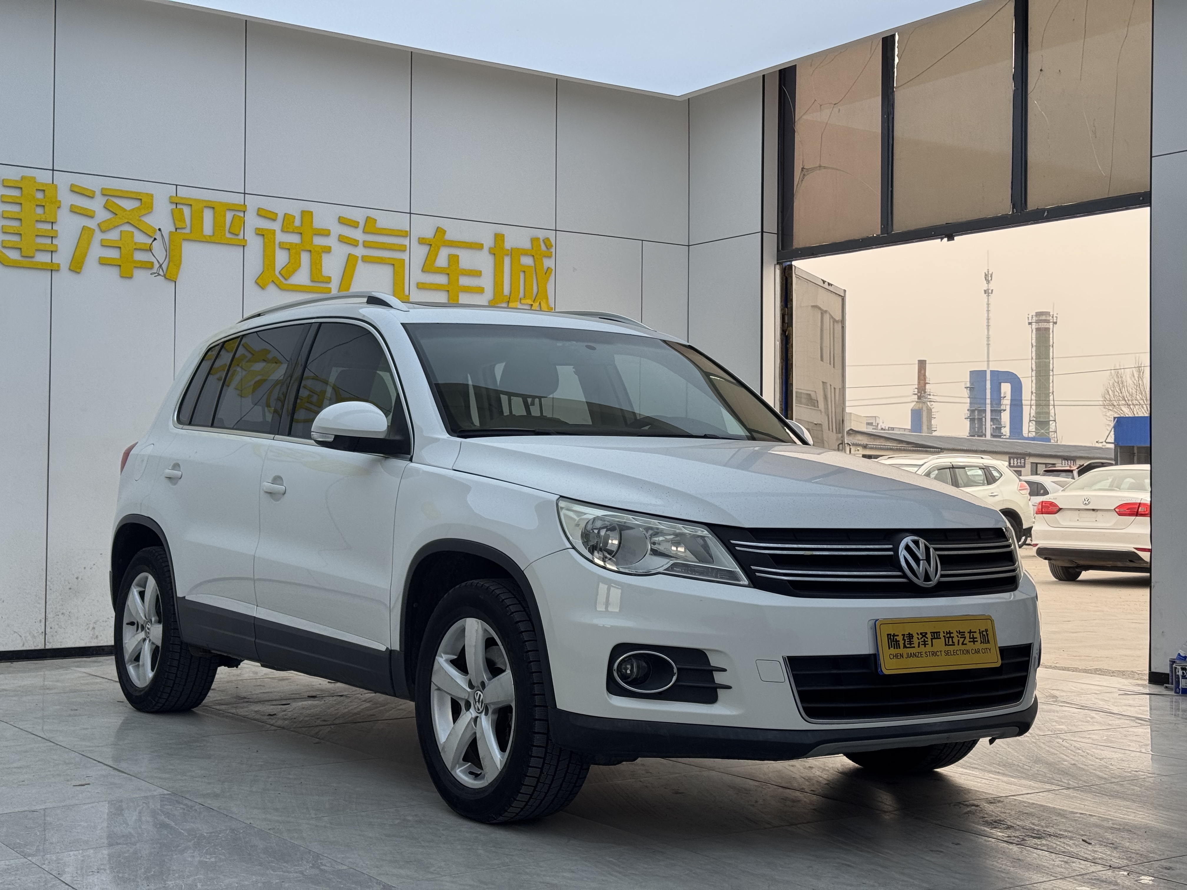 Volkswagen Tiguan 2012 car image #7