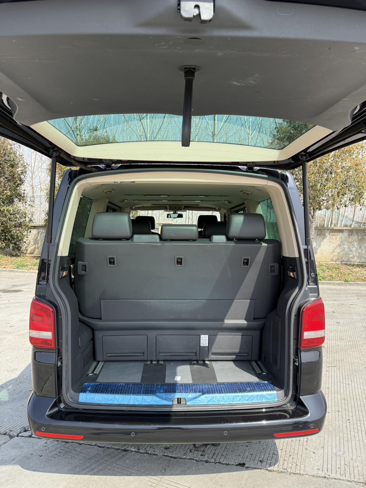 Volkswagen Multivan 2015 car image #7