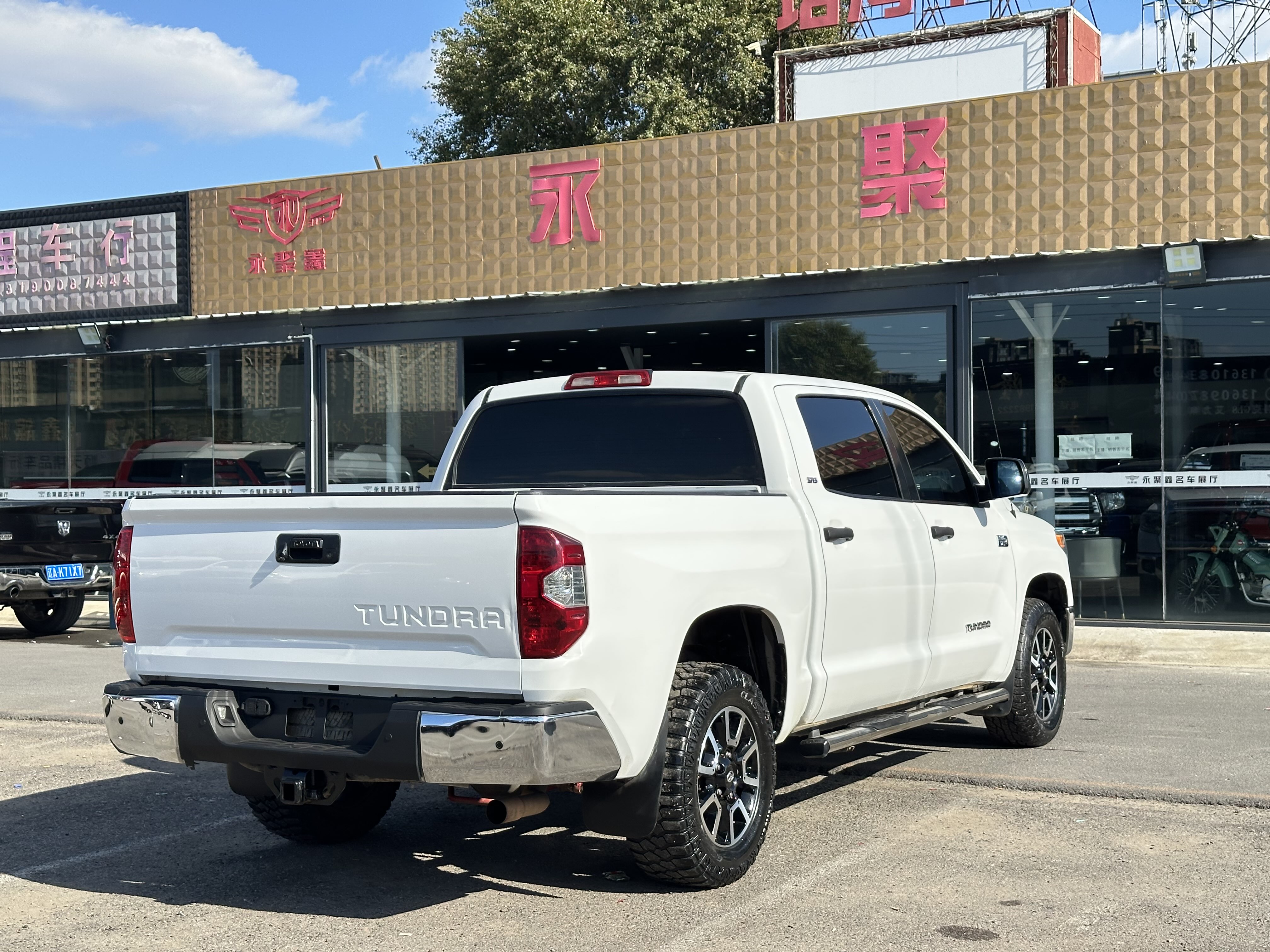 Toyota Tundra 2015 immagine di auto #7