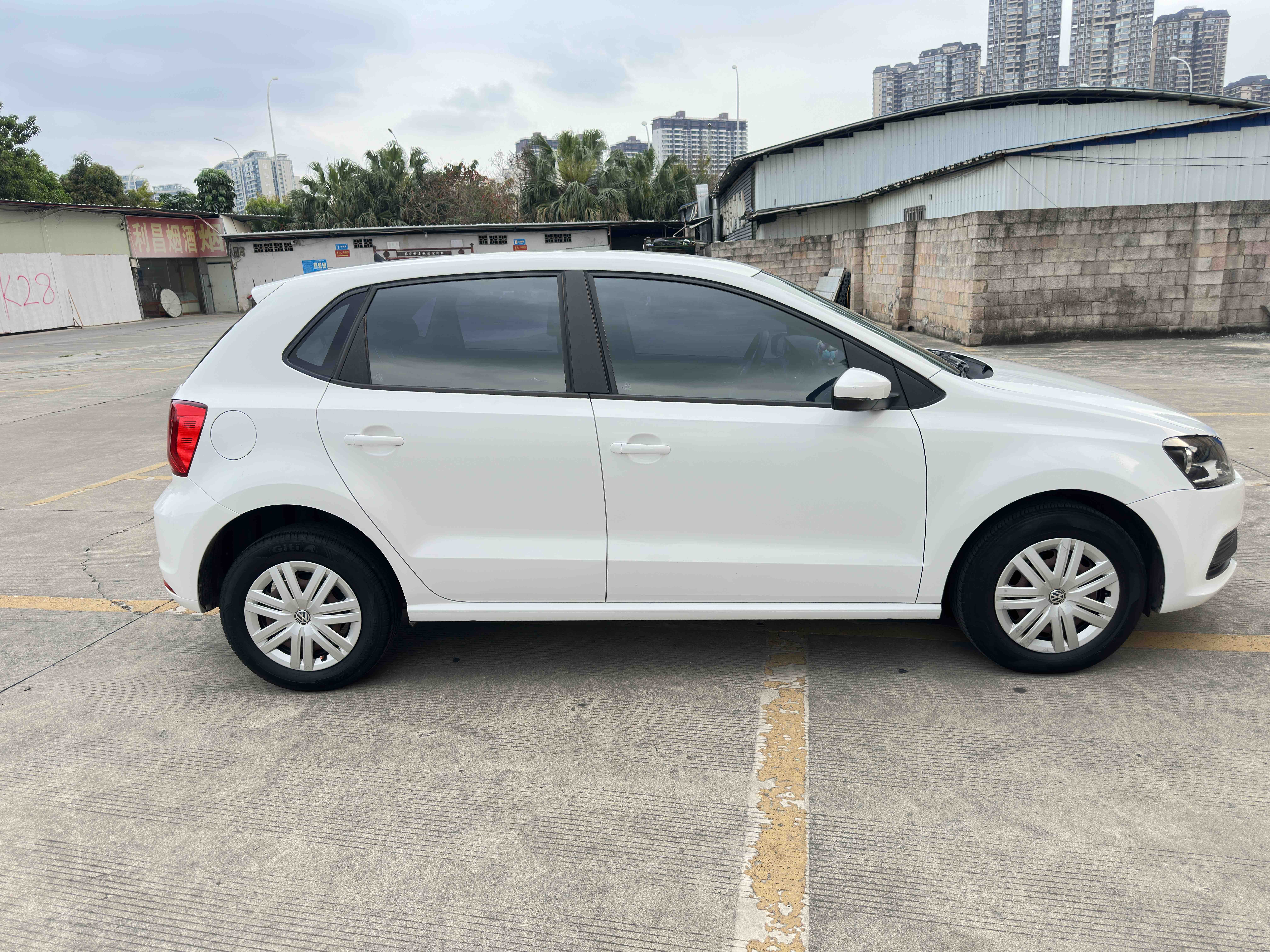 Polo 2017 car image #7