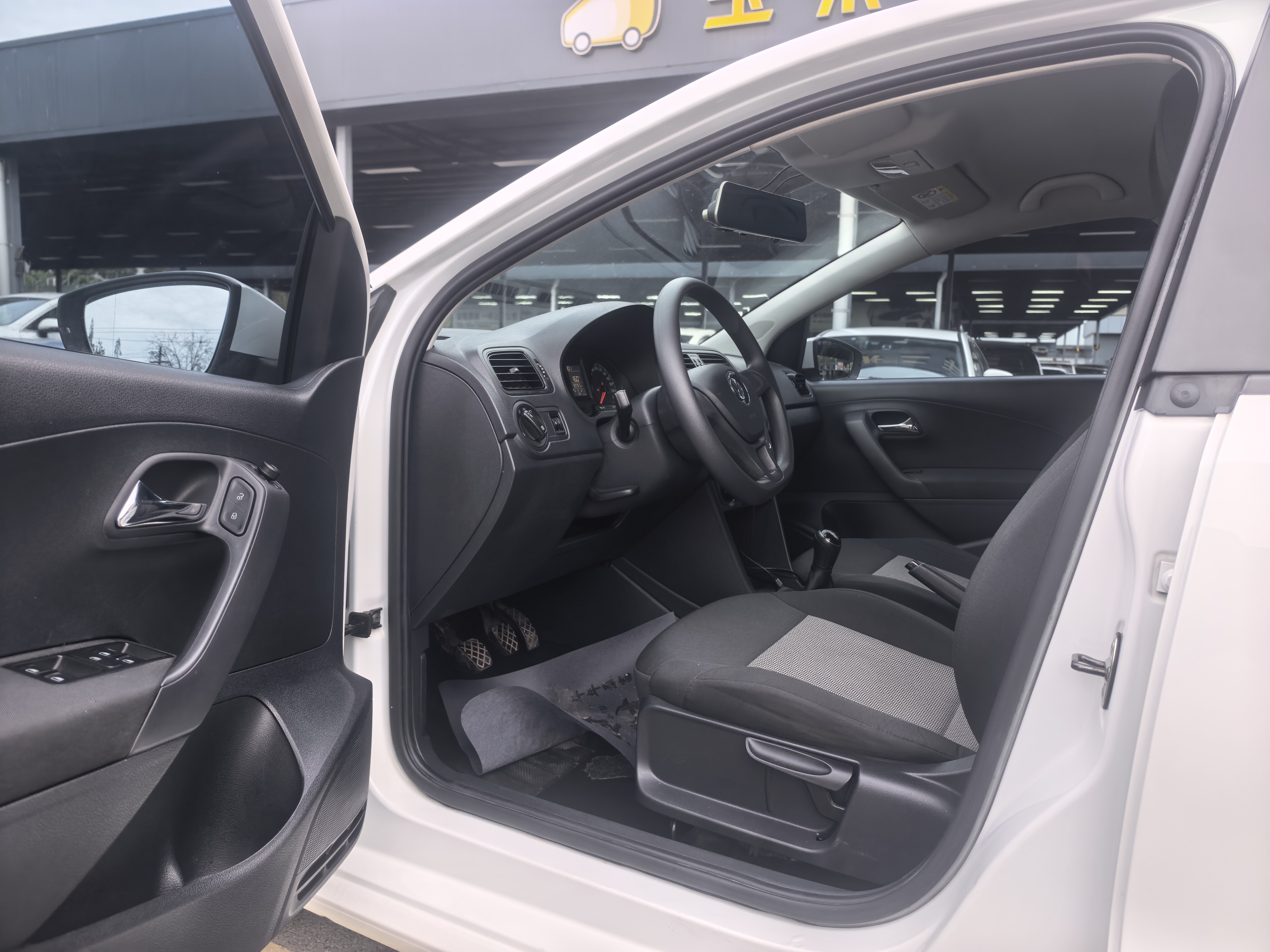 Polo 2018 car image #7
