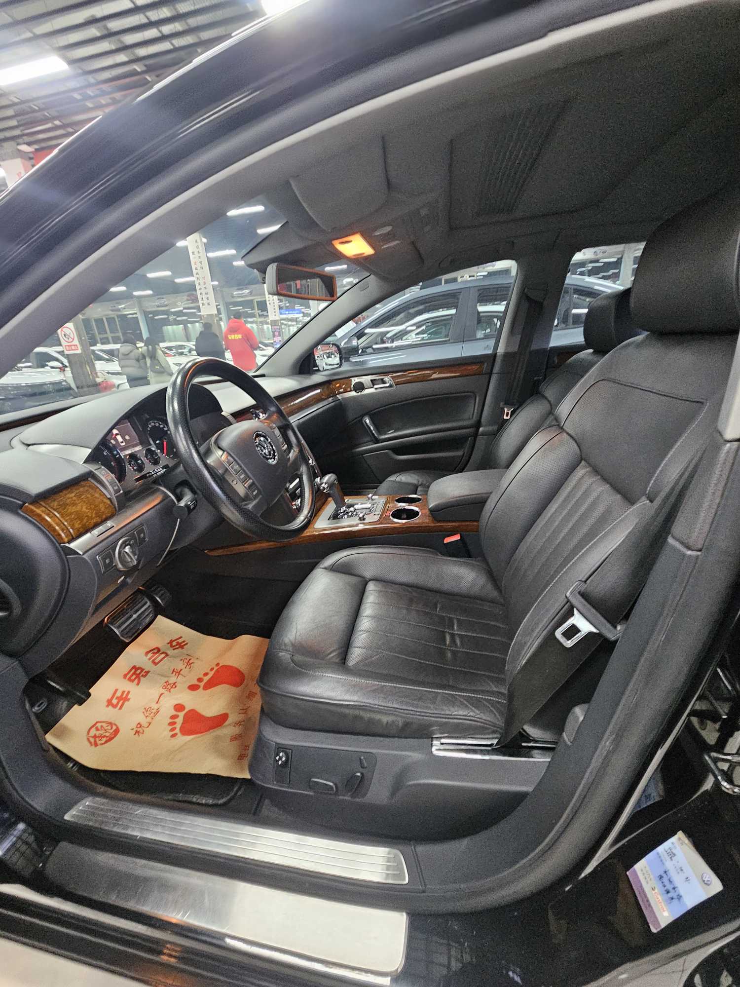 Volkswagen Pheaton 2012 immagine di auto #7