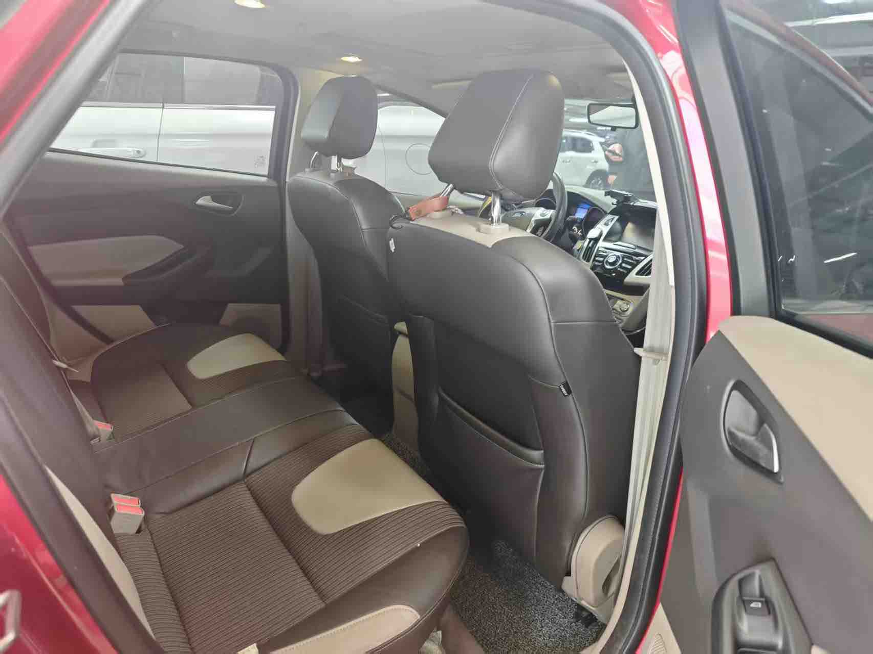 Ford Focus 2012 car image #7