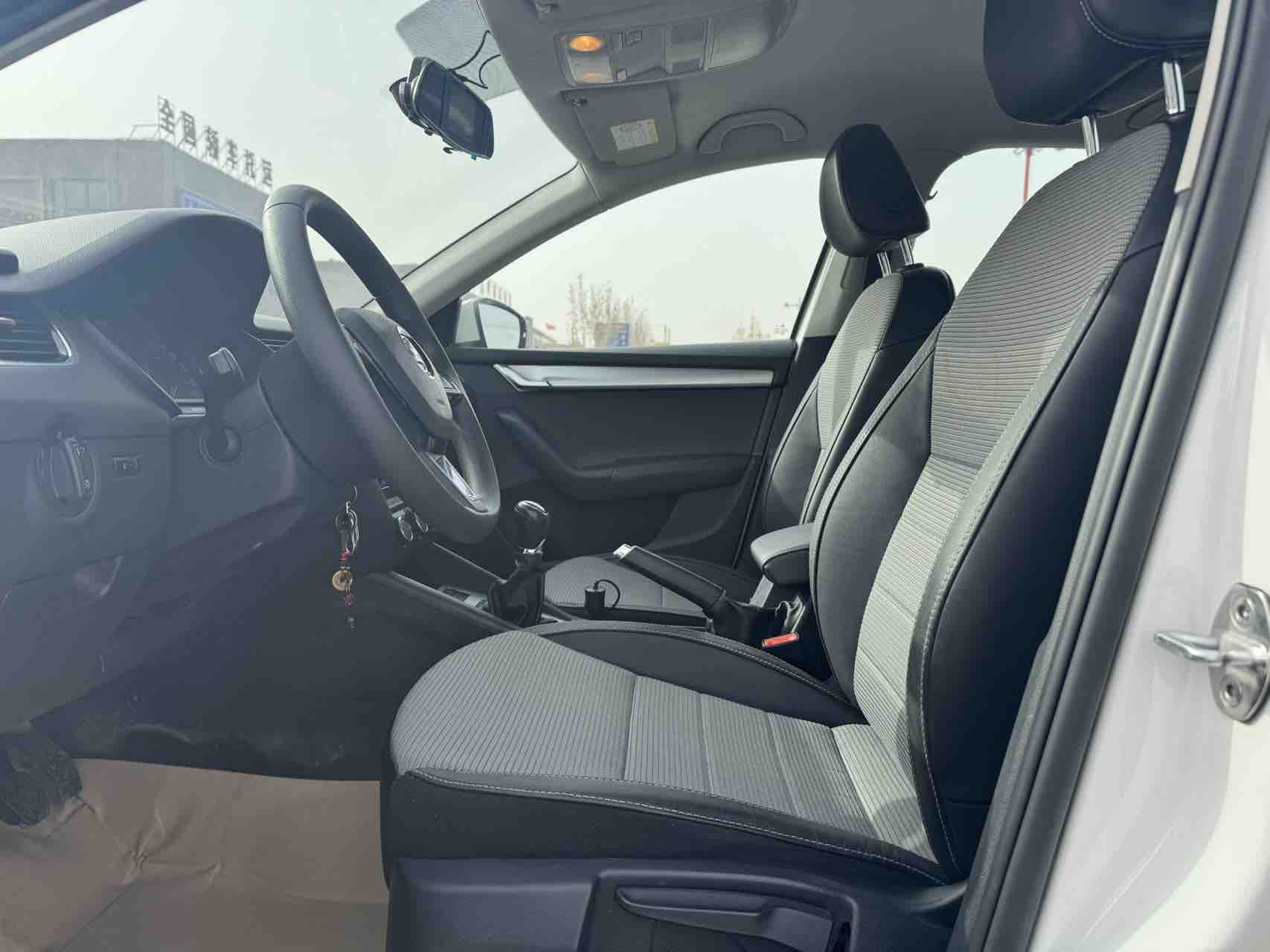 Skoda Octavia 2016 car image #7