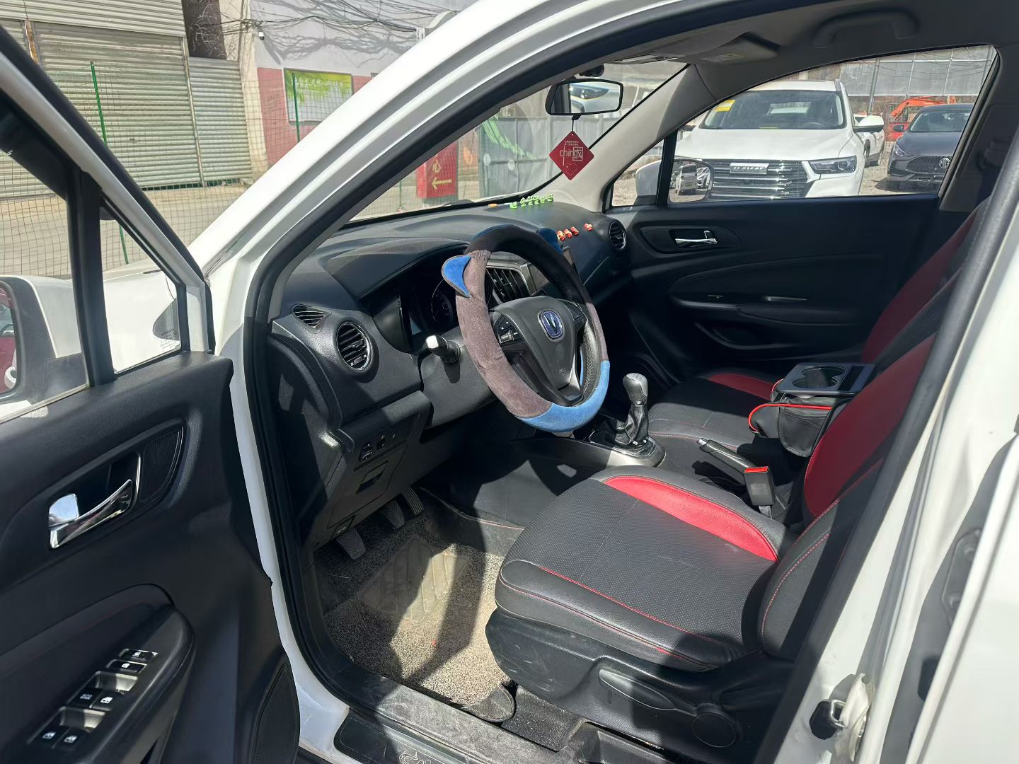 Changan CS15 2017 изображение автомобиля #7