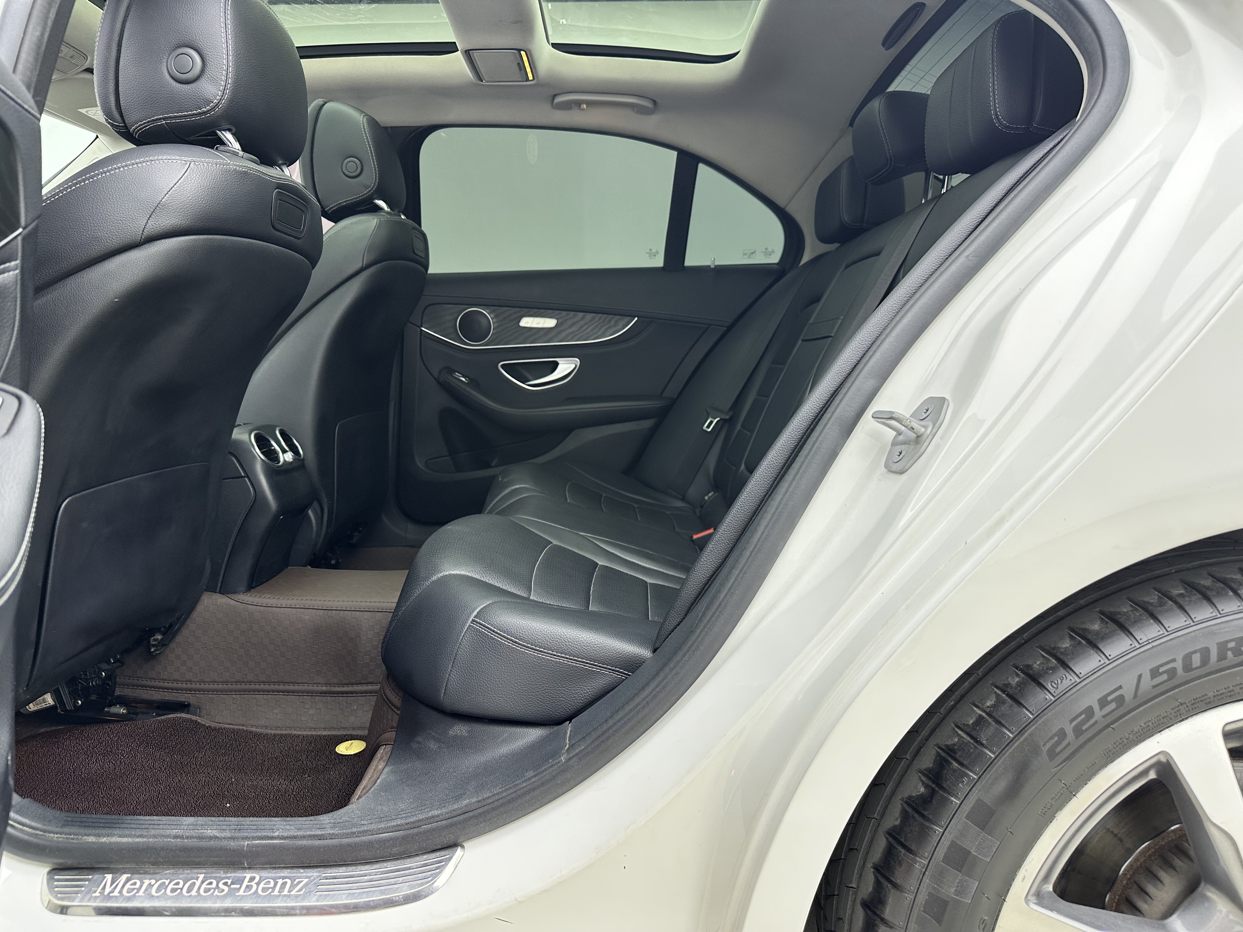 Mercedes-Benz C Class 2016 car image #7