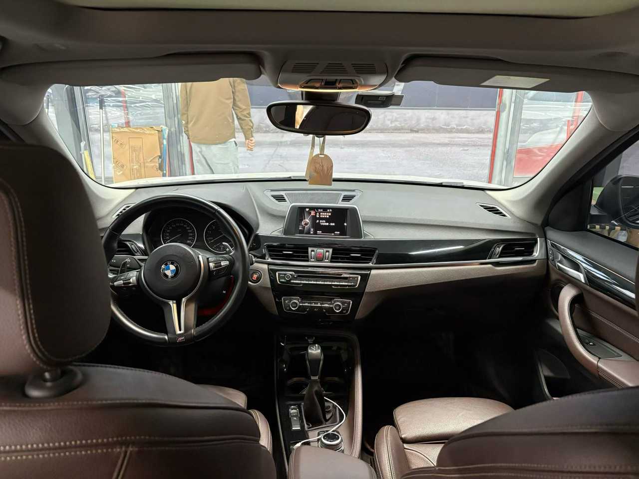 BMW X1 M35Li 2017 #7 BMW X1 M35Li 2017 car image #7