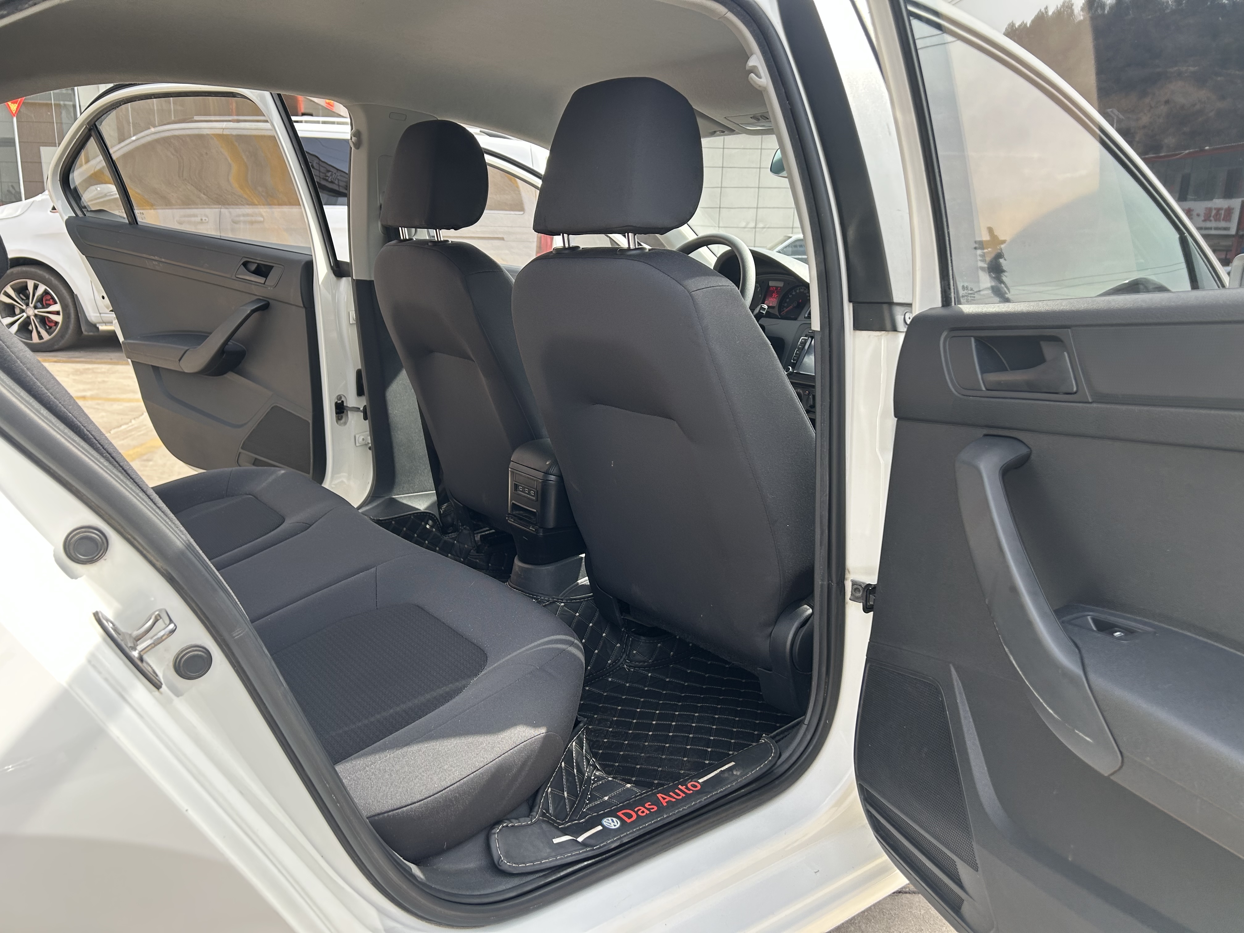 Santana 2015 car image #7