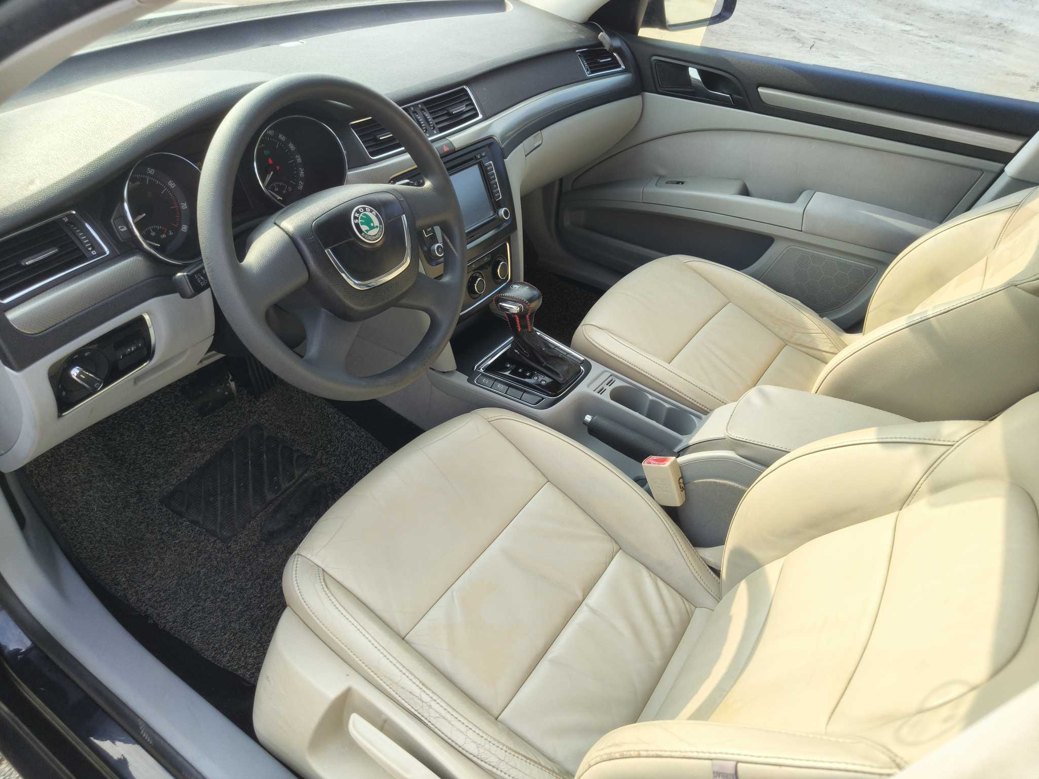 Skoda Superb 2012 صورة سيارة #7