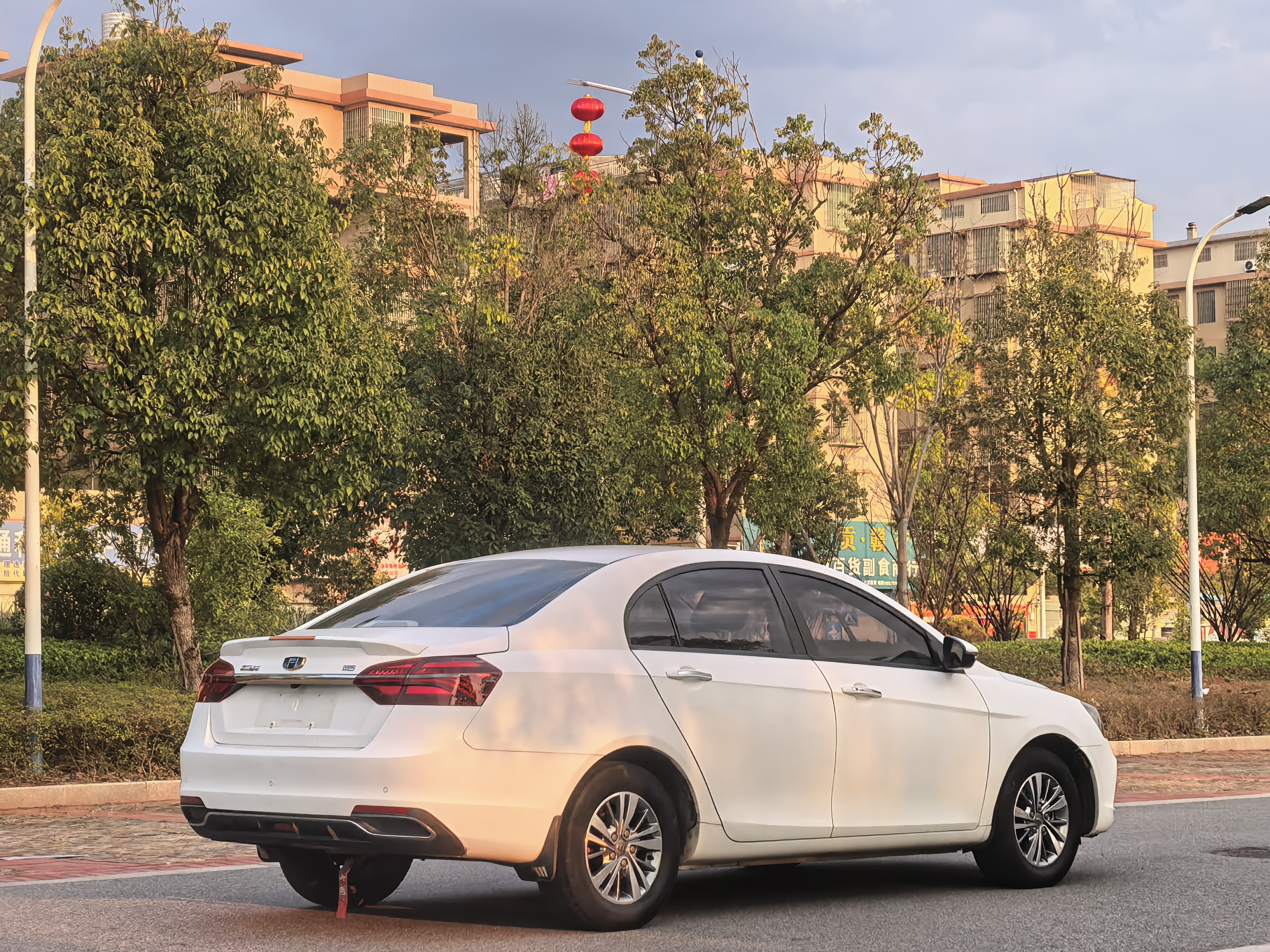 Emgrand 2018 car image #7