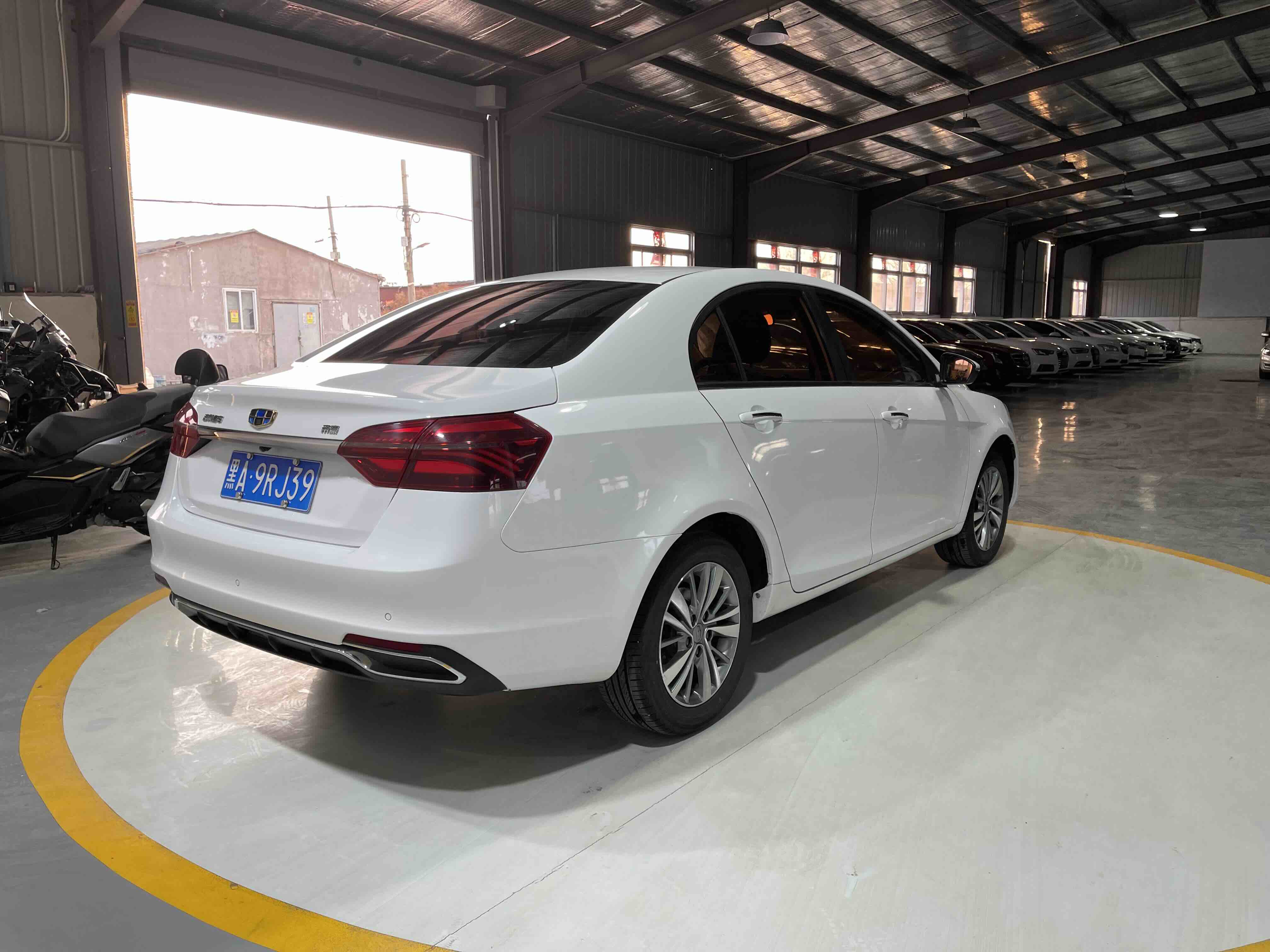 GEELY Emgrand 2018 car image #7