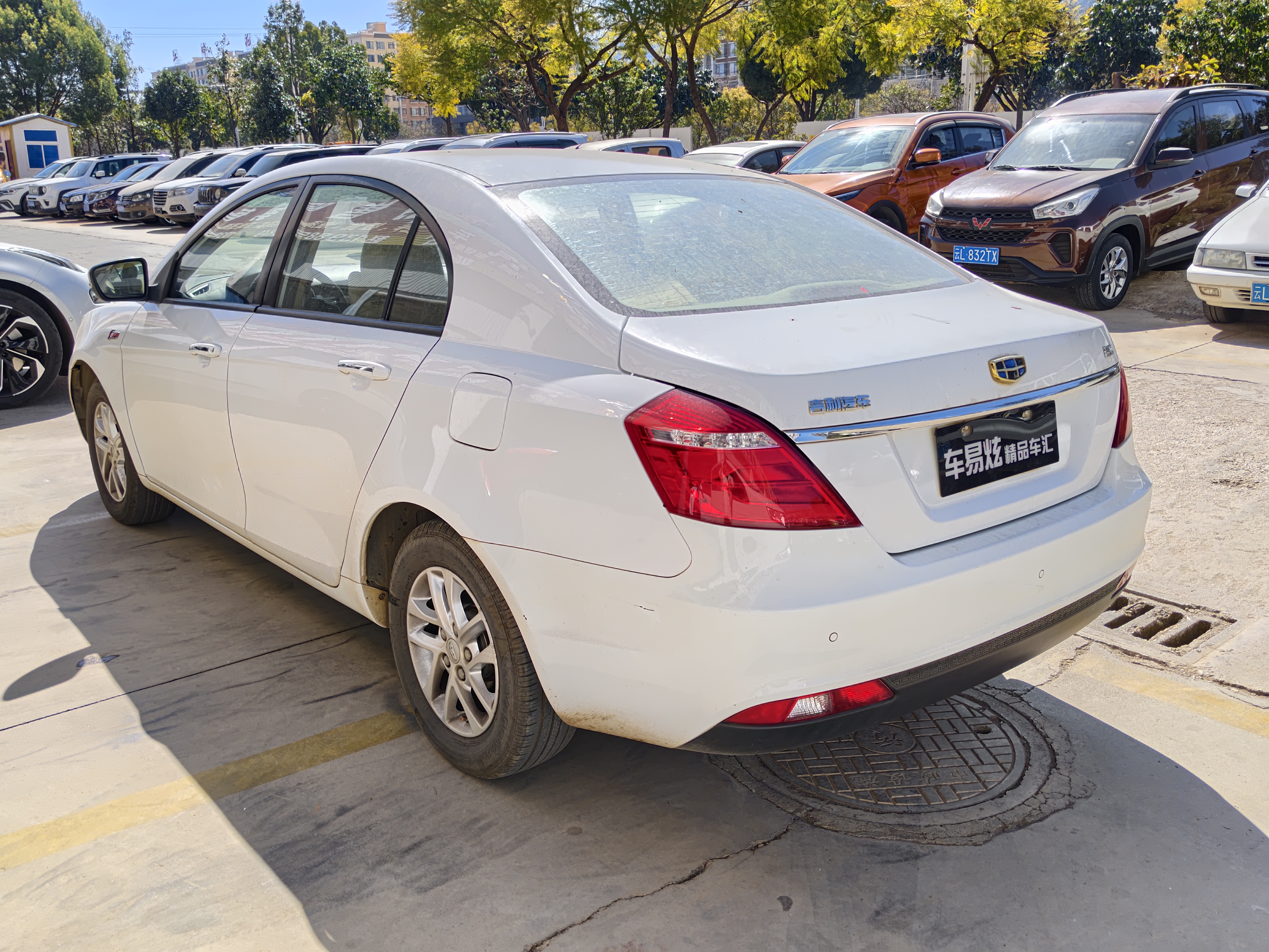 GEELY Emgrand 2017 car image #7