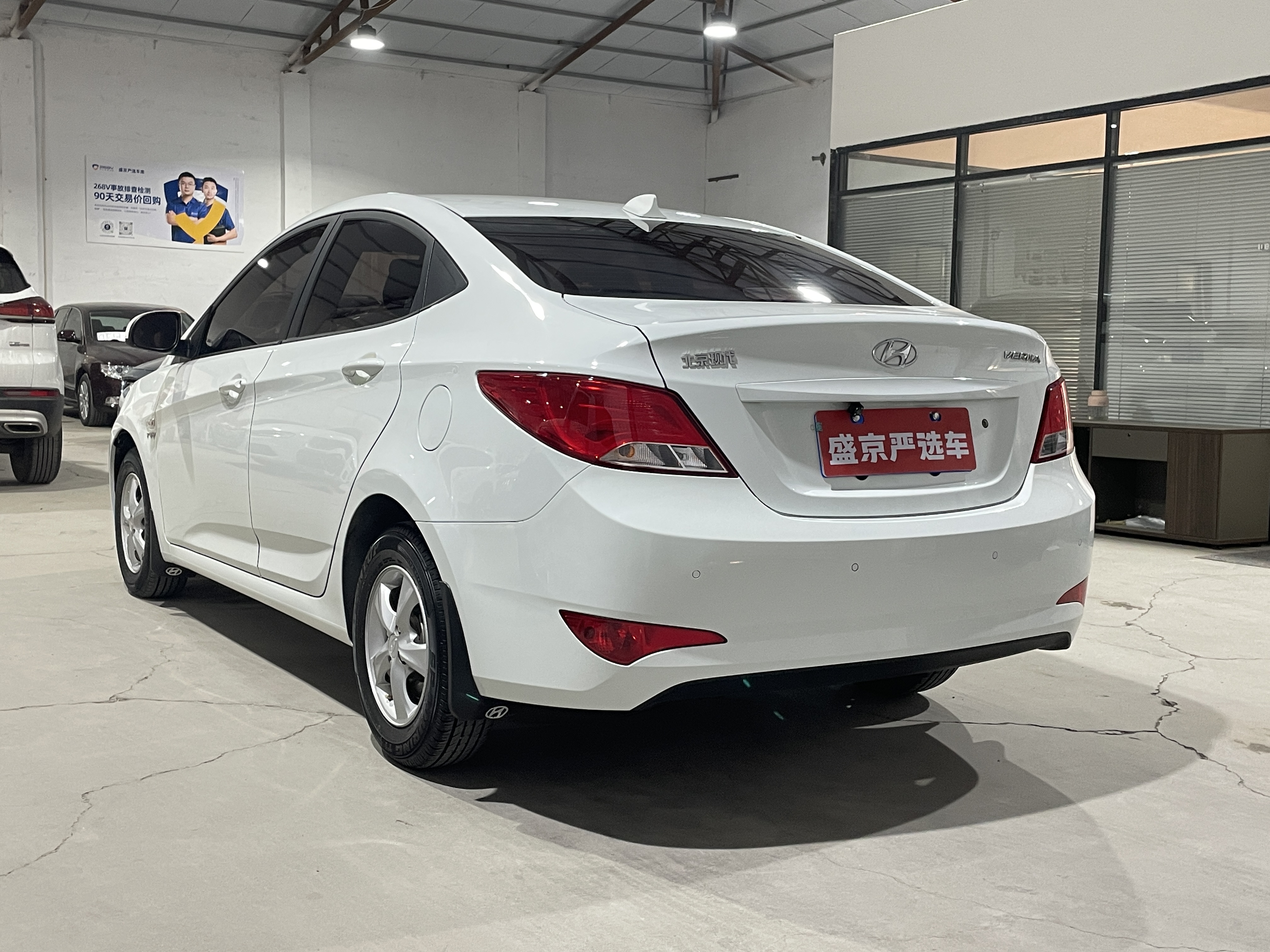 Hyundai Reina 2016 car image #7