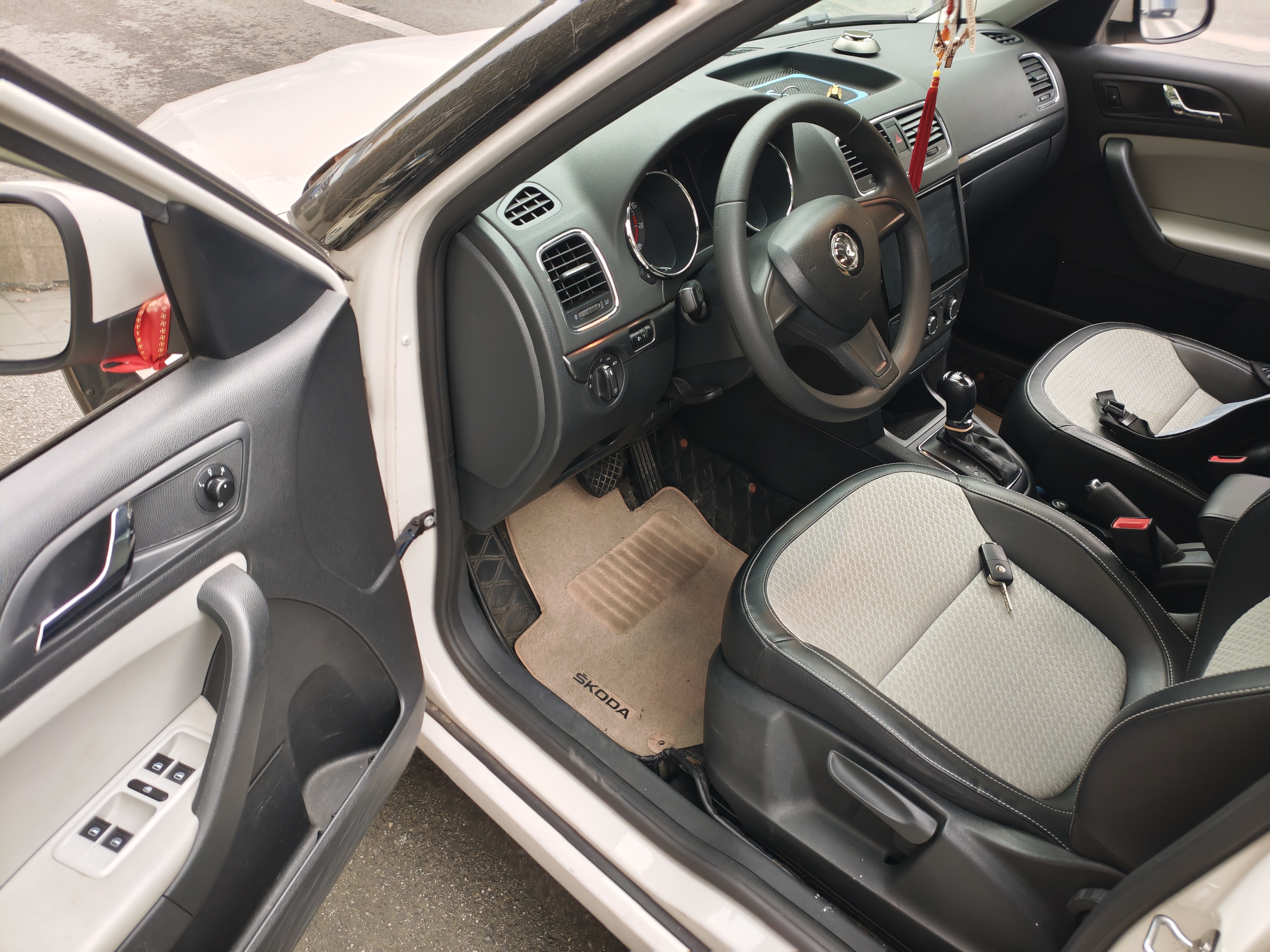 Skoda Yeti 2018 car image #7