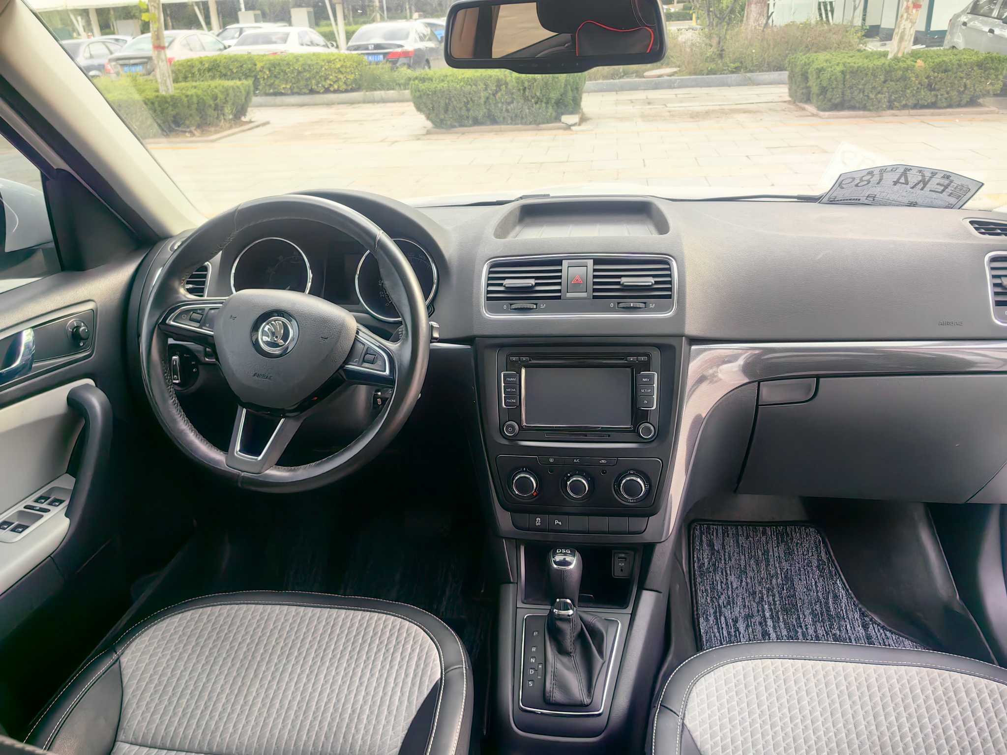 Skoda Yeti 2017 car image #7