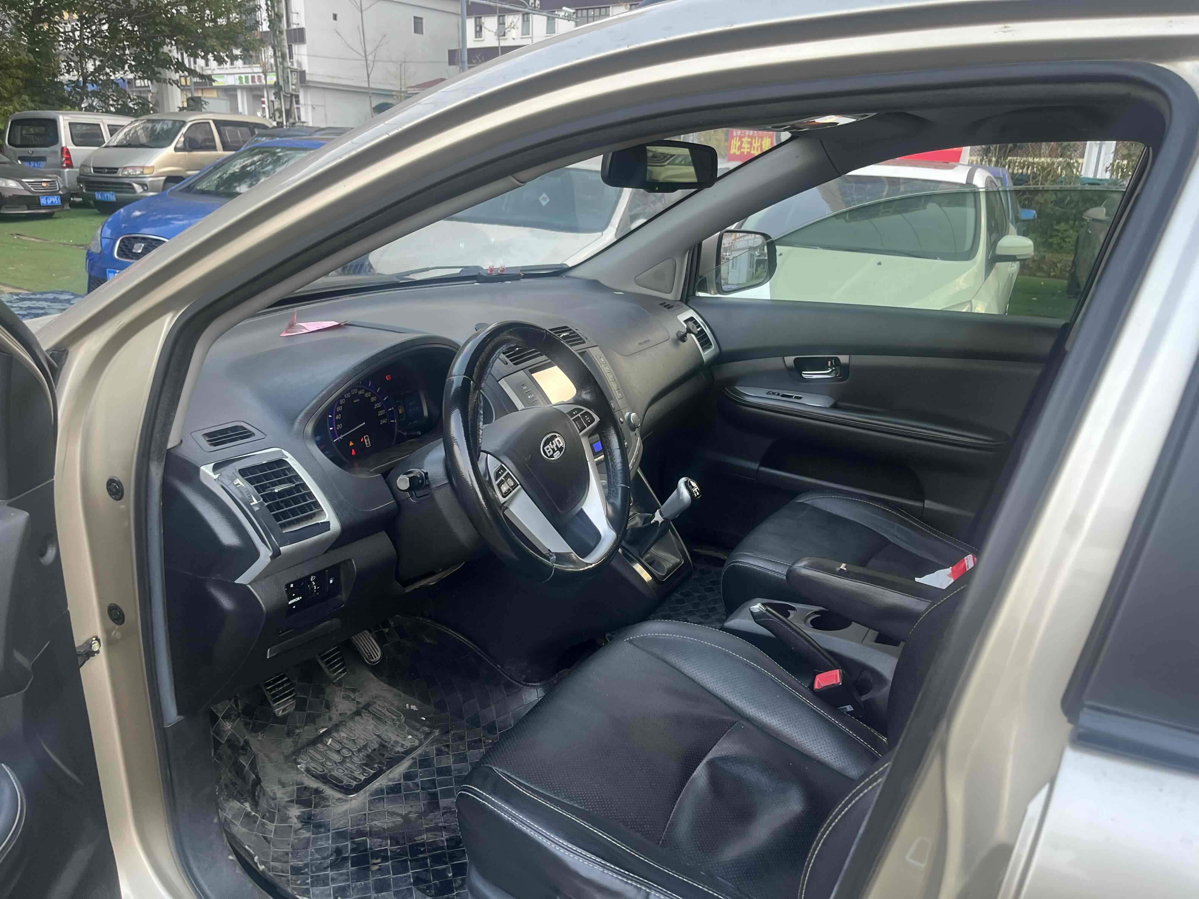 BYD M6 2014 car image #7