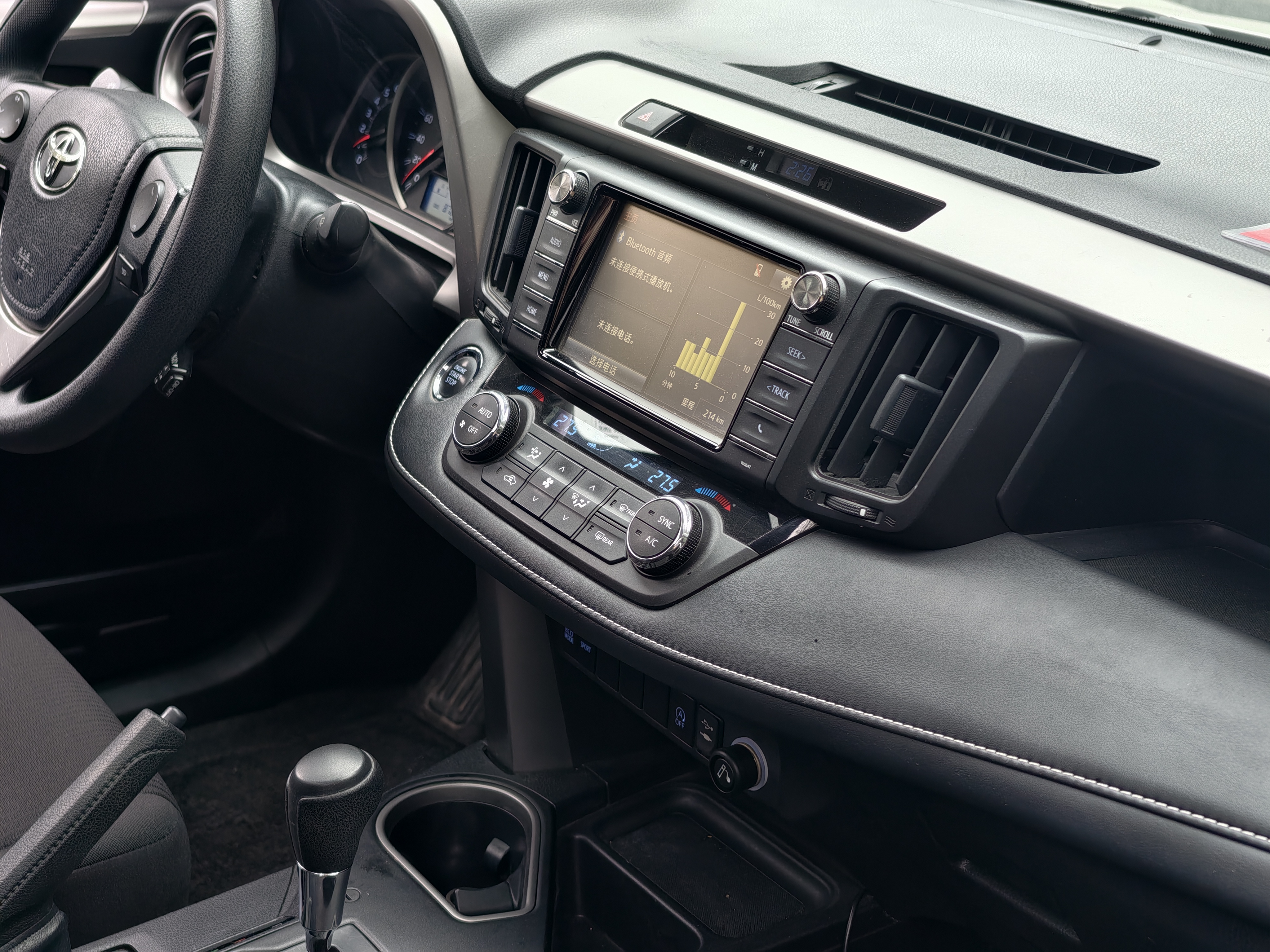 Toyota RAV4 2017 изображение автомобиля #7